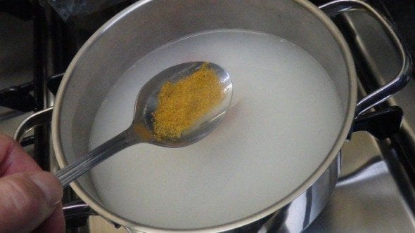 Arroz de manteiga com caril e pinhões