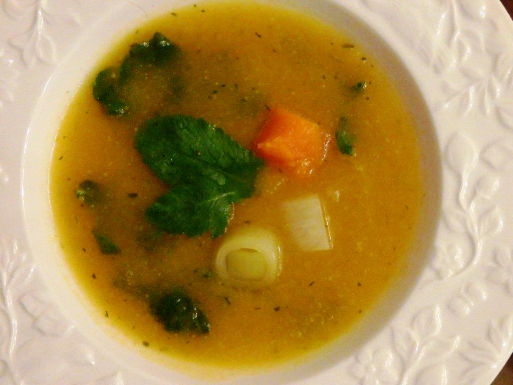 Grafe e Faca Sopa de Saramagos e legumes Grafe e Faca Sopa de Saramagos e legumes