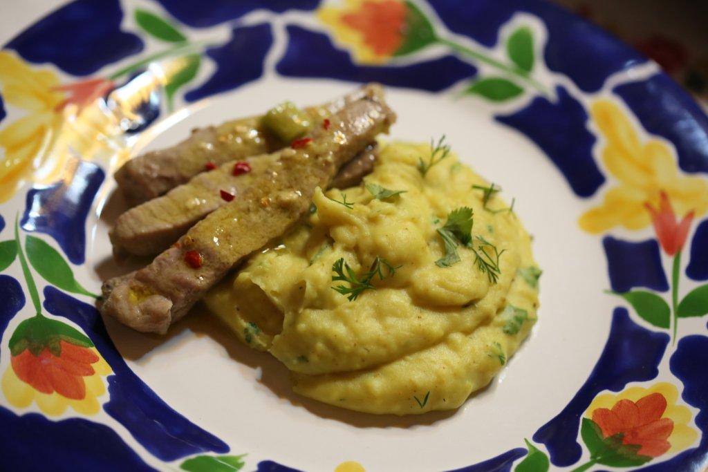 Puré de batata com caril e coentros