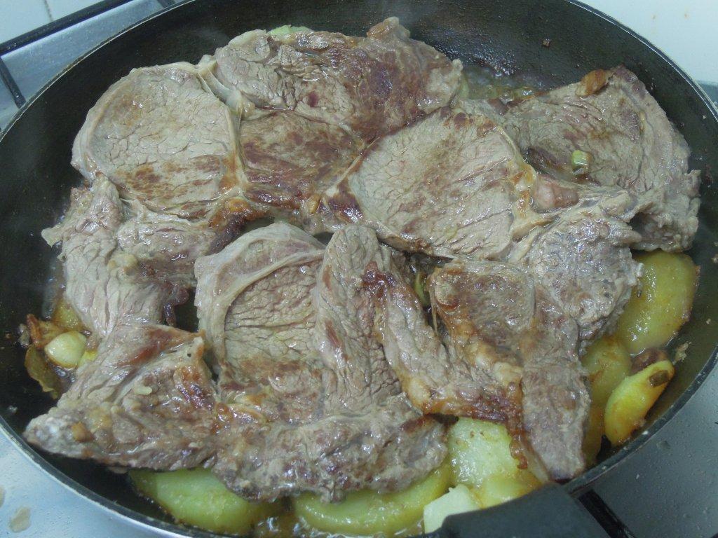 Bife à cortador com batatas salteadas
