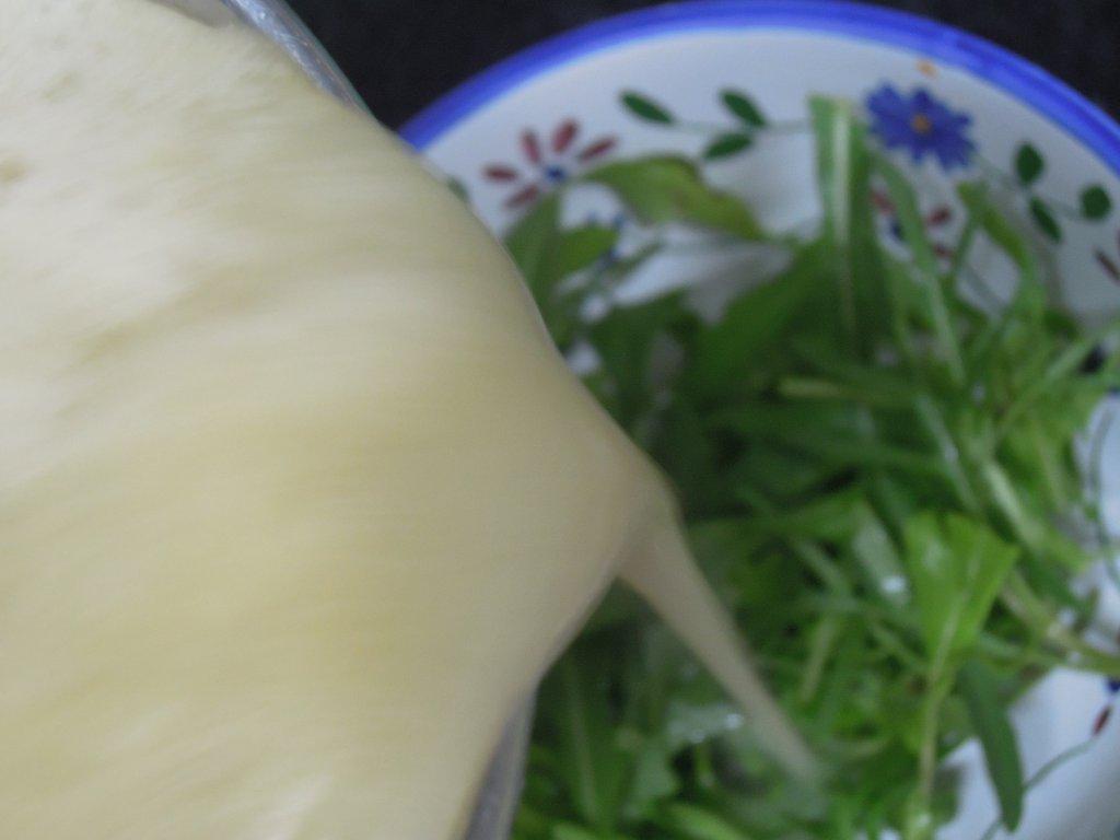 Sopa de grão e cebola com rúcula