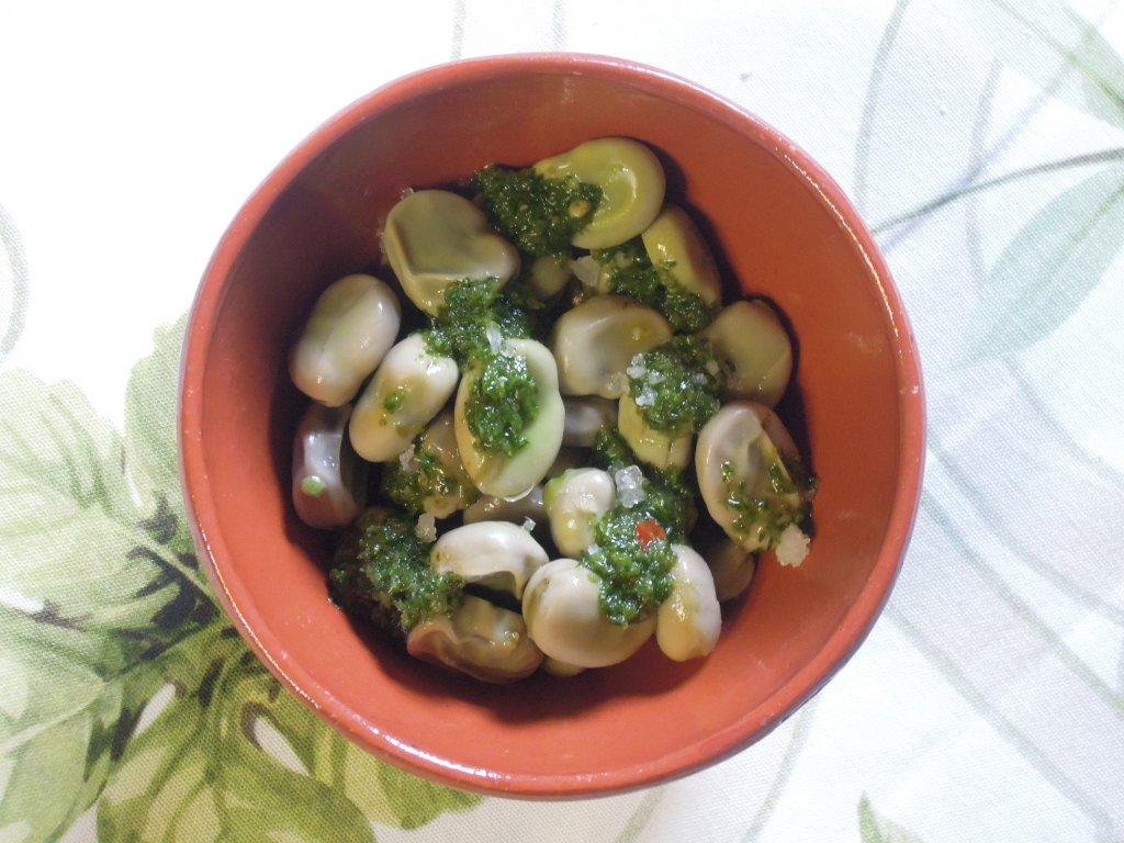 Favas com molho verde