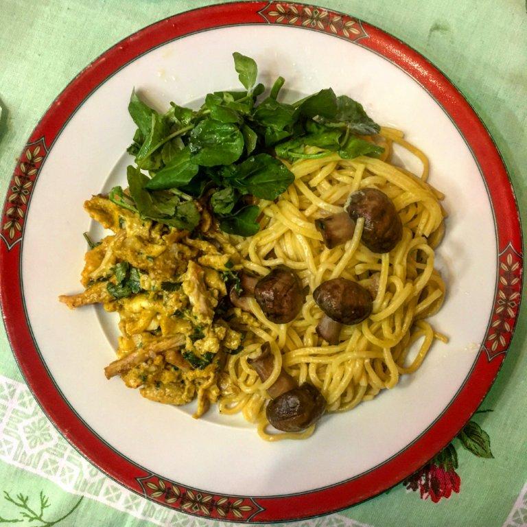 Cogumelos Marron com Esparguete Fresco