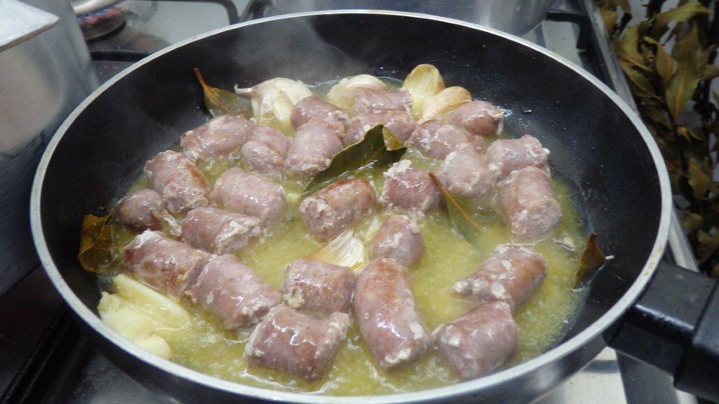 Salsichas Frescas com Molho de Mostarda e Soja