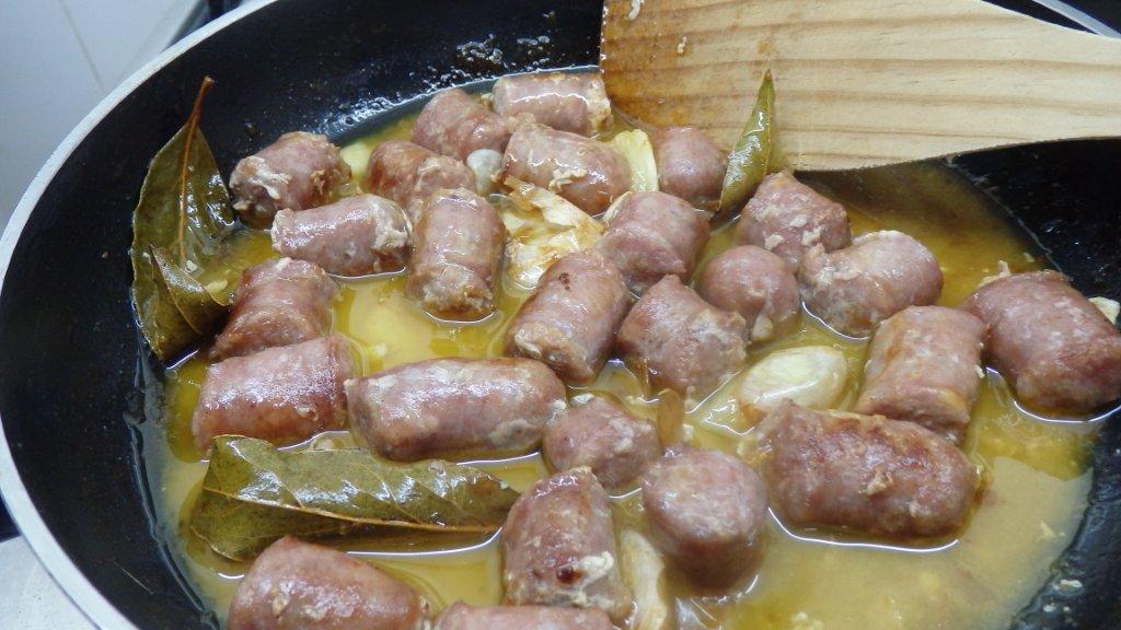 Salsichas Frescas com Molho de Mostarda e Soja