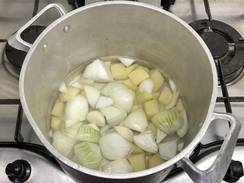 Sopa de Couve nabo com feijao_grafe_e_faca