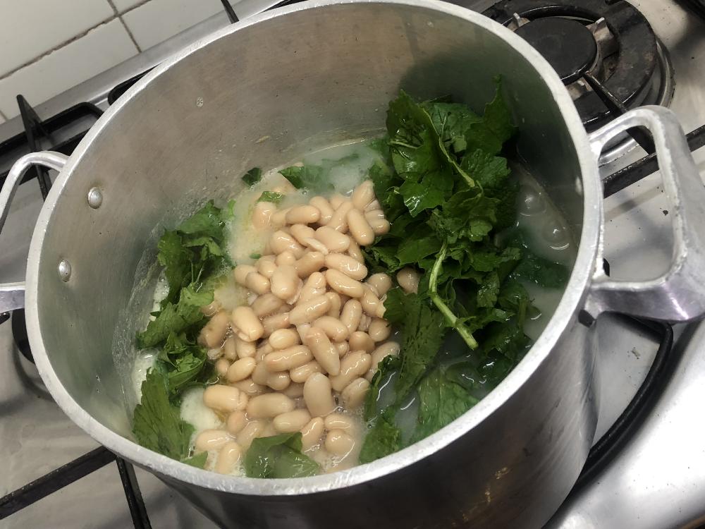 Sopa de Couve nabo com feijao_grafe_e_faca