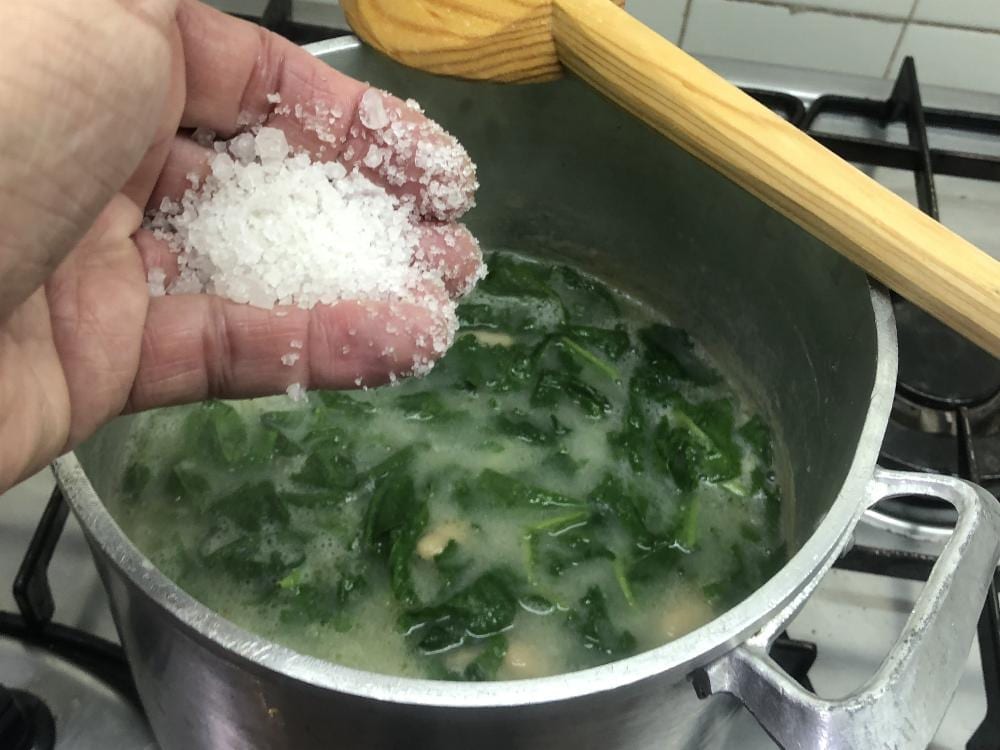 Sopa de Couve nabo com feijao_grafe_e_faca