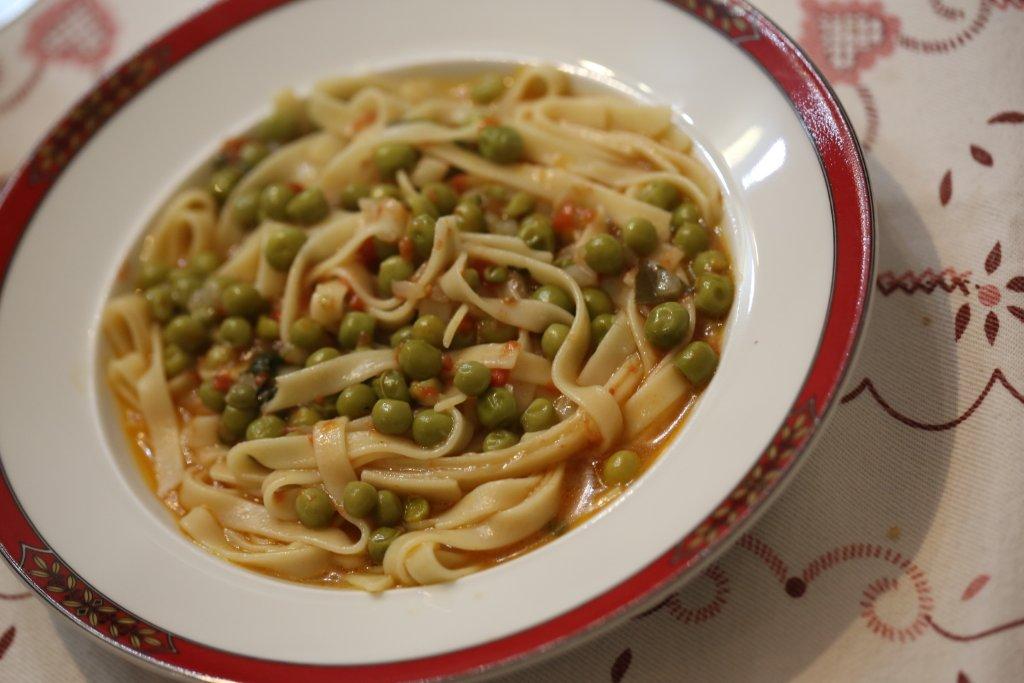 Ervilhas Guisadas com Massa Bavette