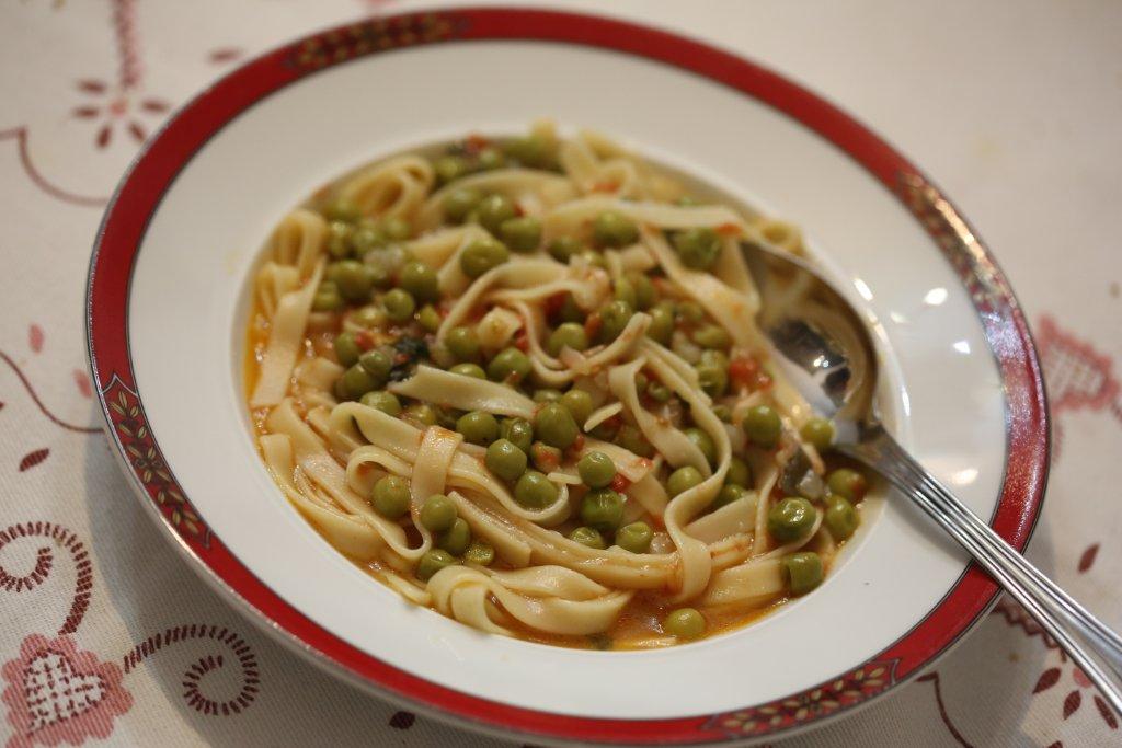 Ervilhas Guisadas com Massa Bavette