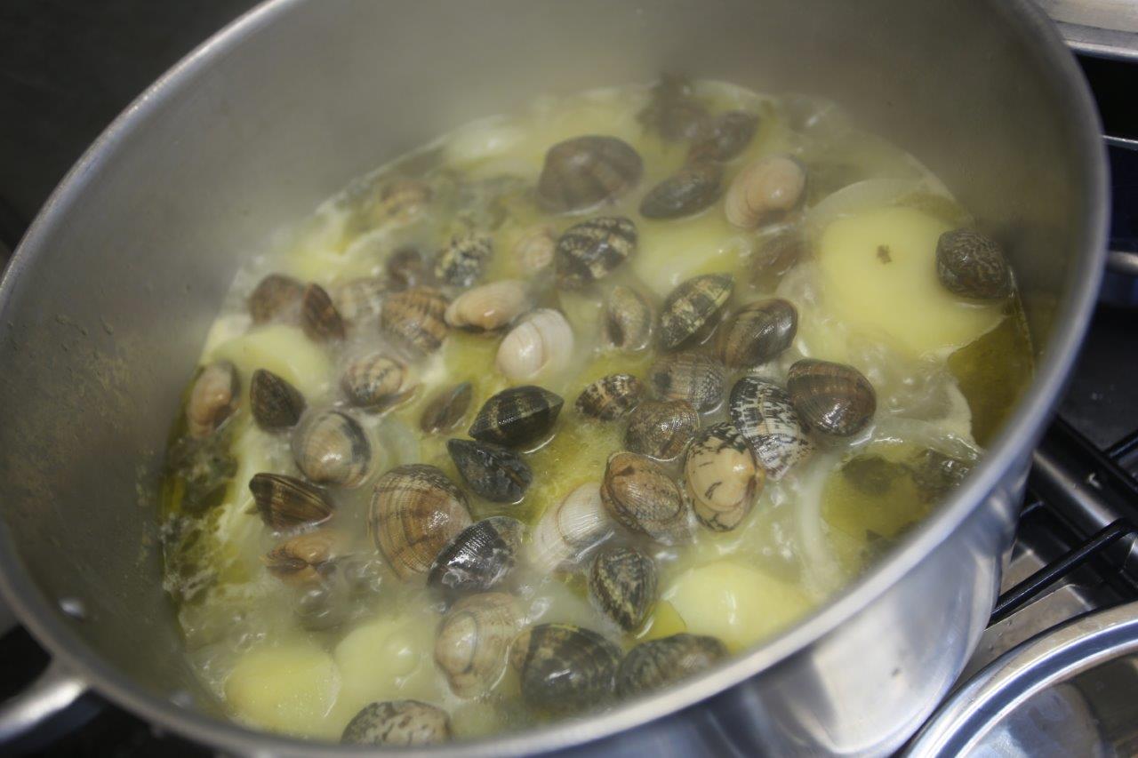 Linguado no Tacho com Batatas e Coentros Linguado no Tacho com Batatas e Coentros