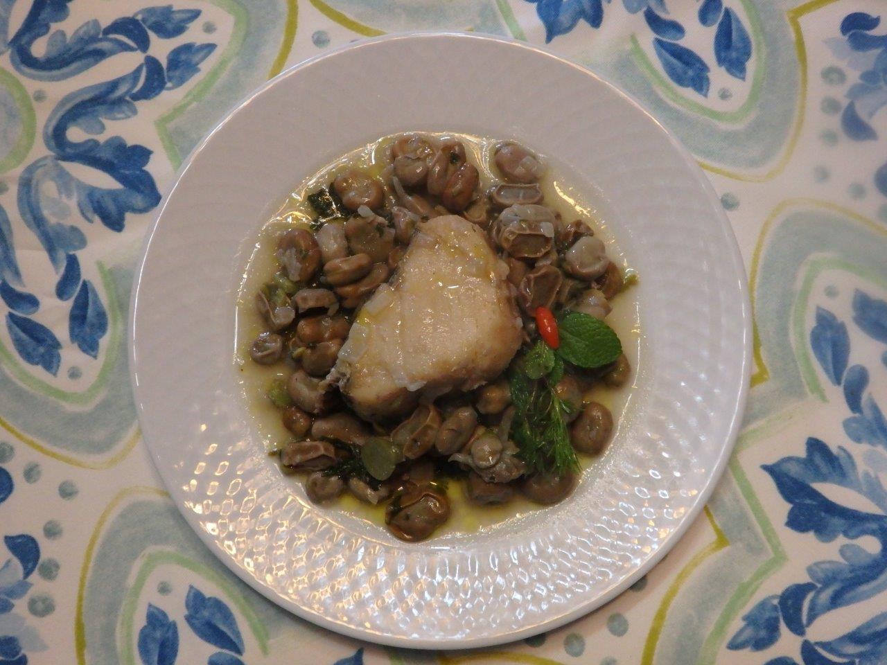 Favas Guizadas com bacalhau