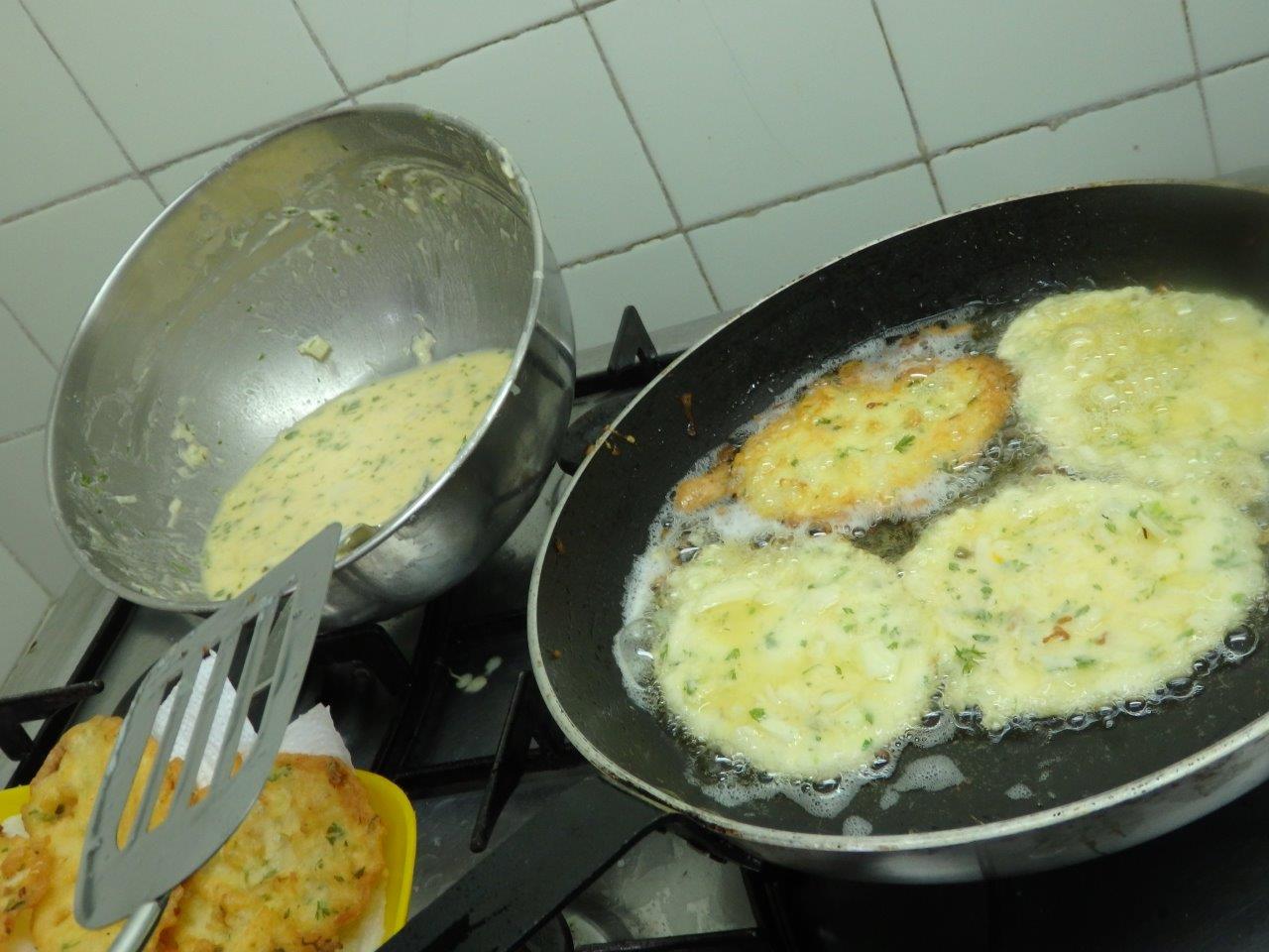 Pataniscas crocantes de bacalhau