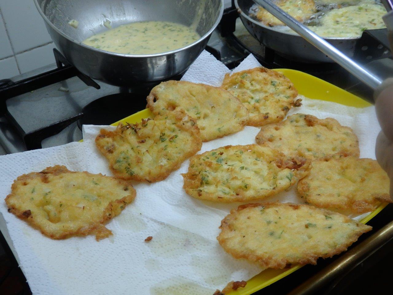 Pataniscas crocantes de bacalhau