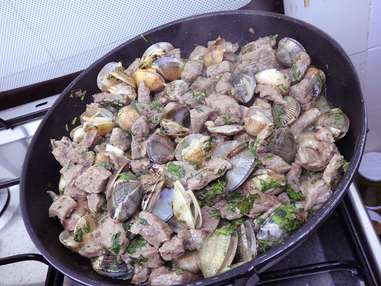 Pica-Pau com Ameijoas à Bulhão Pato