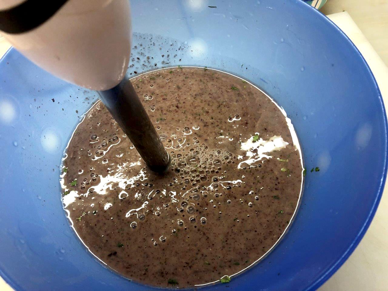 Sopa de dois Feijões com Coentros