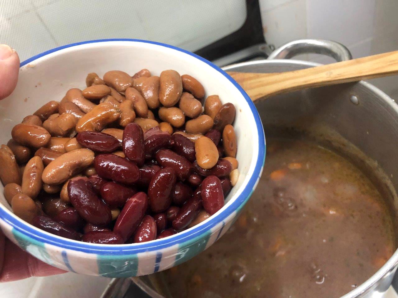 Sopa de dois Feijões com Coentros