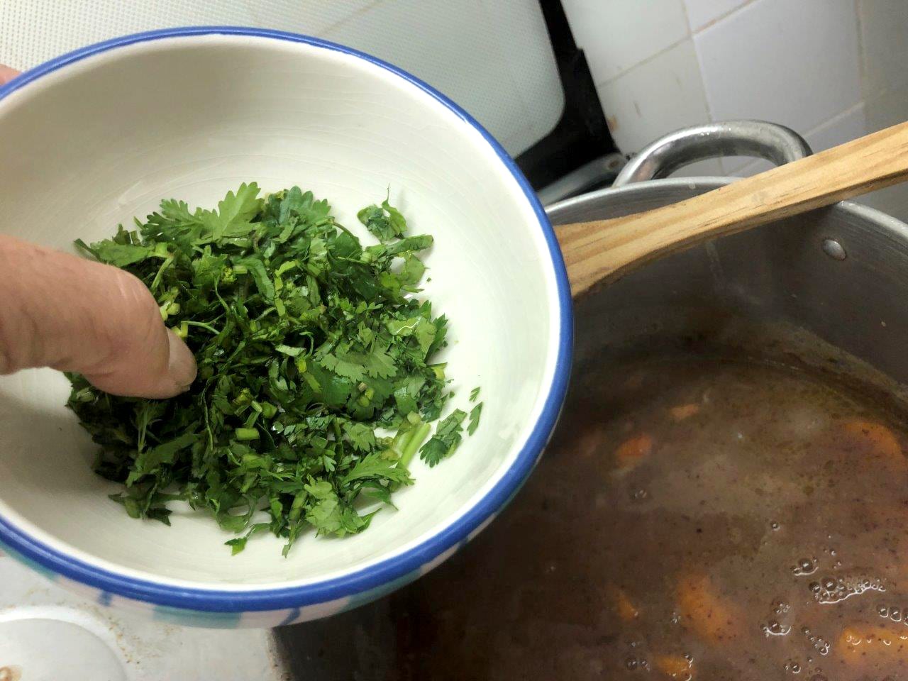 Sopa de dois Feijões com Coentros