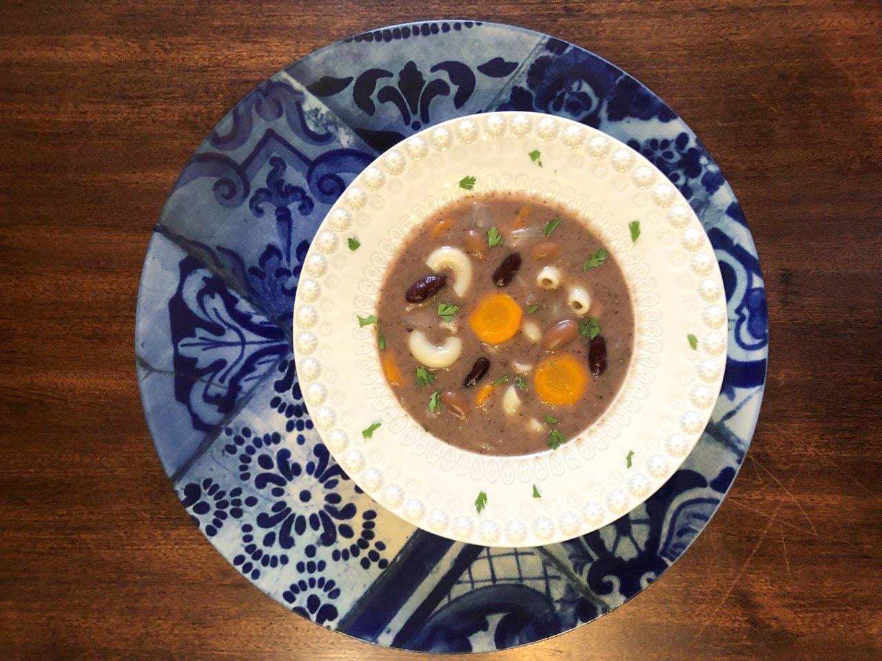 Sopa de dois Feijões com Coentros