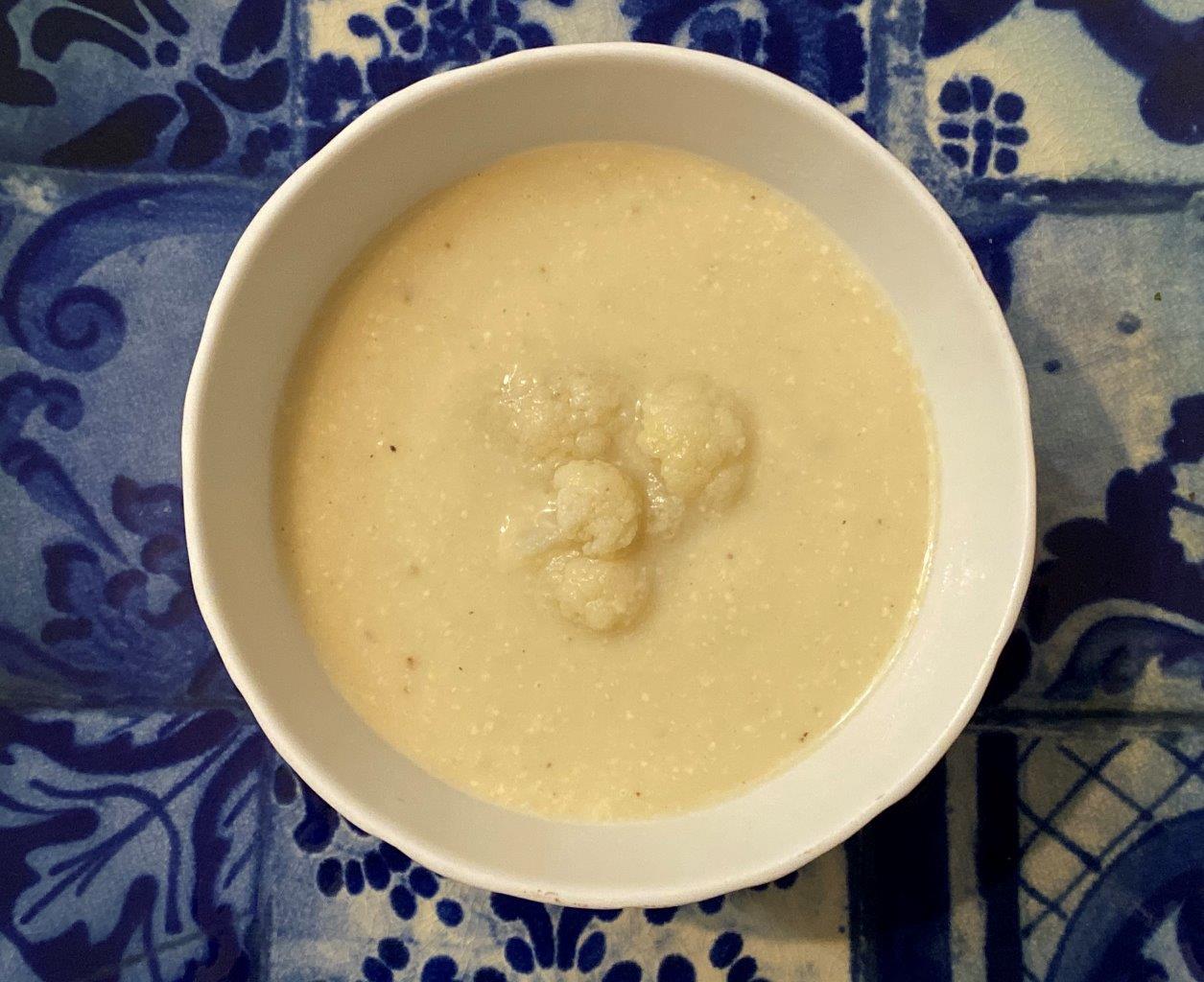 Creme de couve-flor com natas