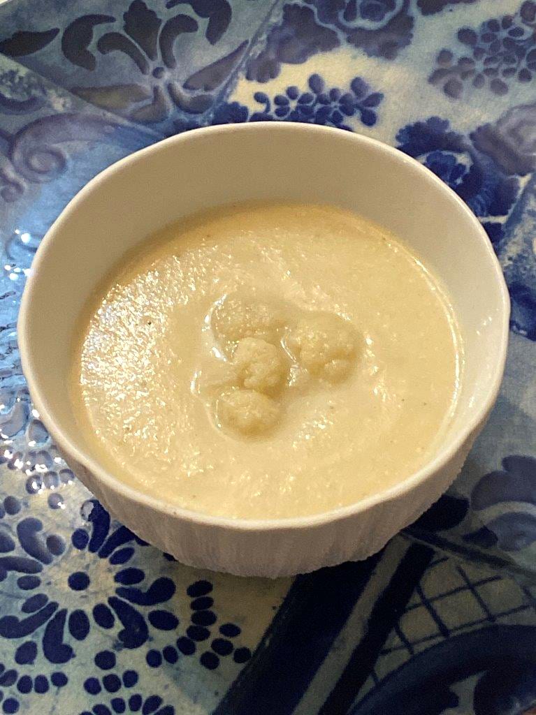 Creme de couve-flor com natas